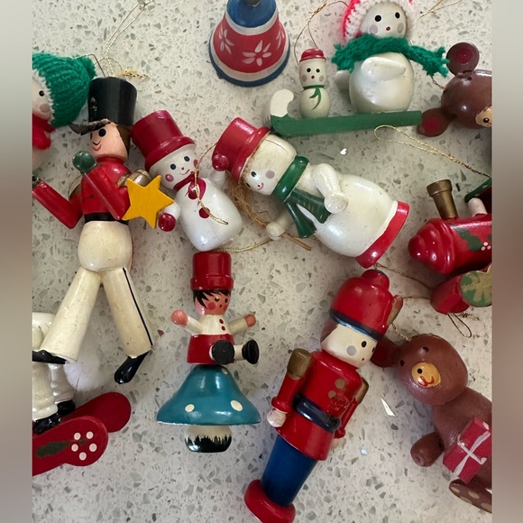 12 Vintage Christmas Wooden Ornaments - Picture 7 of 10